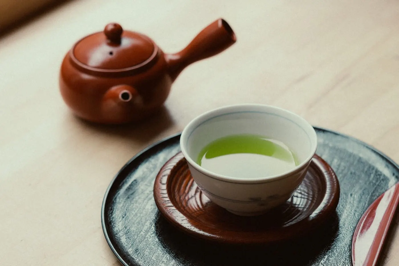 Tè verde in tazza